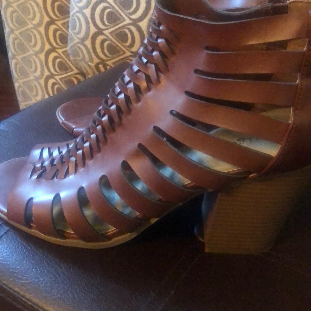 Ladies shoe - Picture 1 of 4